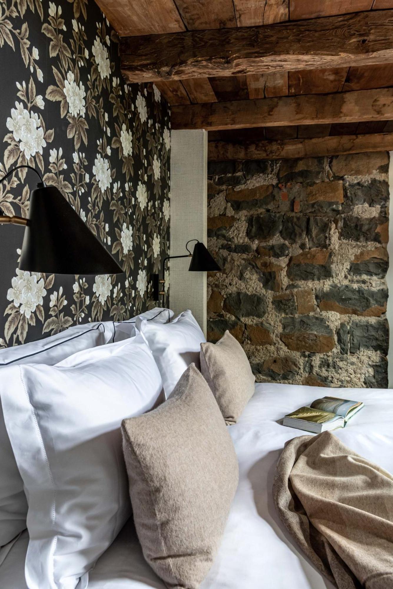 Maison De La Bonne Vie Bed and breakfast Therondels